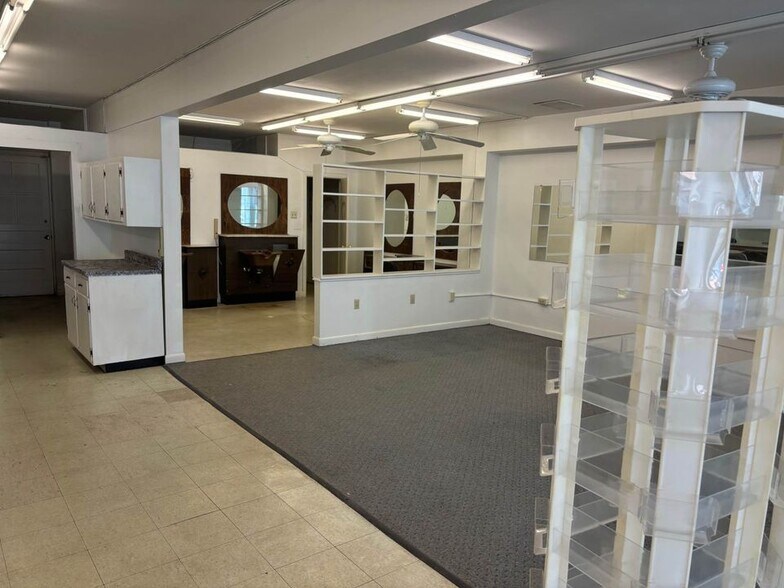 More Photos Of 73-77 Connecticut Blvd, East Hartford Freestanding For Lease