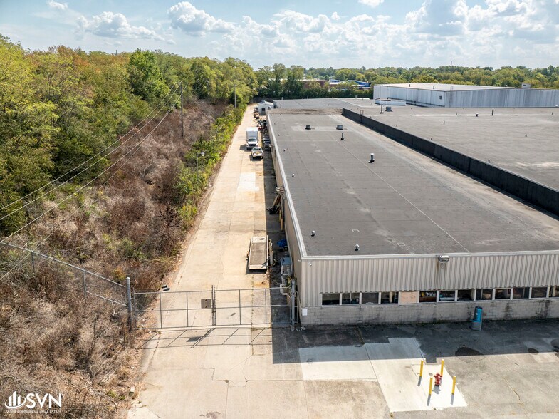 More Photos Of 695 N Main St, Winchester Industrial For Sale