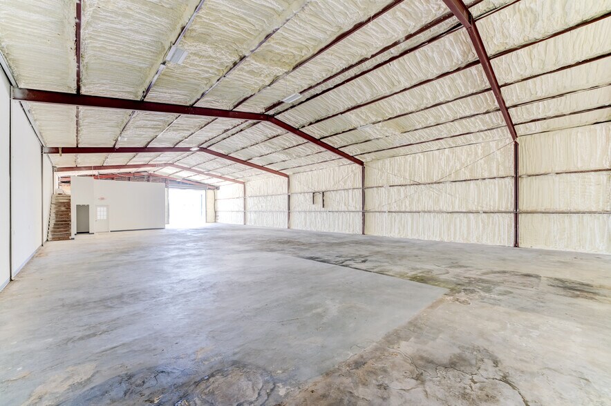 More Photos Of 10215 Papalote St, Houston Showroom For Sale