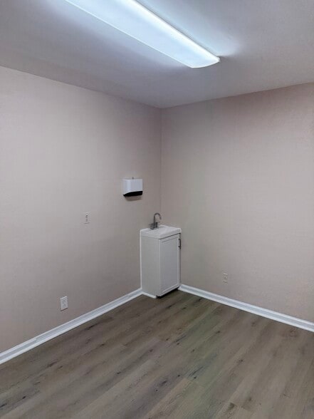 More Photos Of 2216 Macdade Blvd, Holmes Medical For Sale