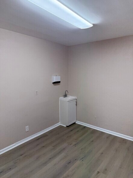 More Photos Of 2216 Macdade Blvd, Holmes Medical For Lease