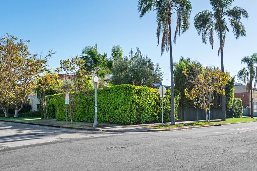 More Photos Of 803 S Sycamore Ave, Los Angeles Multifamily For Sale