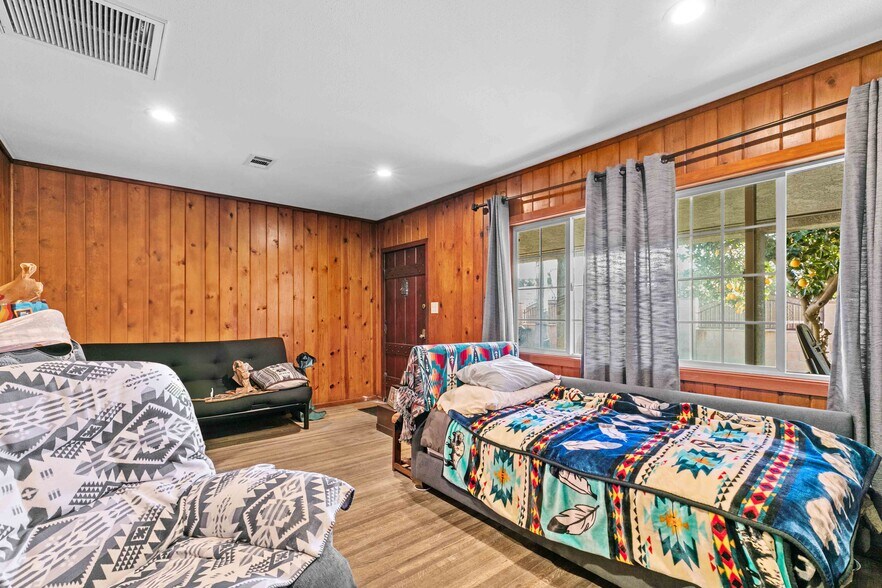 More Photos Of 7317 Clybourn Ave, Sun Valley Contractor Storage Yard For Sale