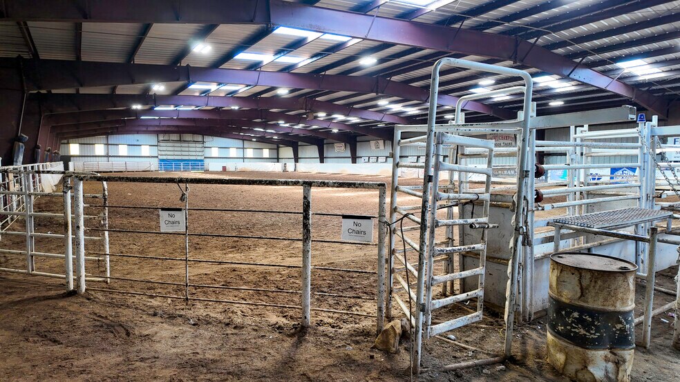 More Photos Of 99 Stacks Dr, Damascus Horse Stables For Sale