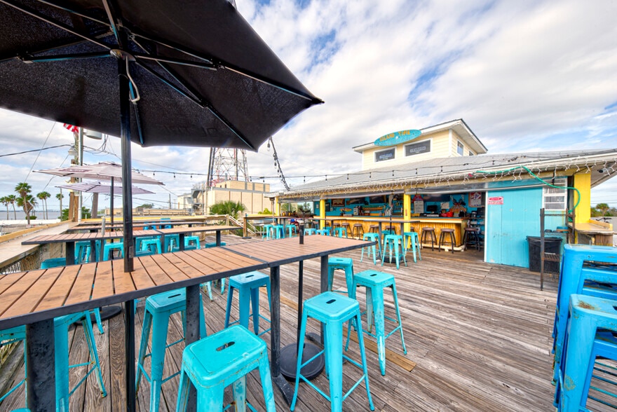 More Photos Of 400-408 W Cocoa Beach Cswy, Cocoa Beach Restaurant For Sale