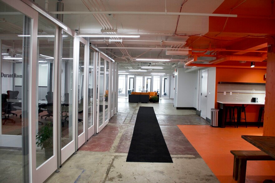 More Photos Of 615 S Saginaw St, Flint Office For Lease