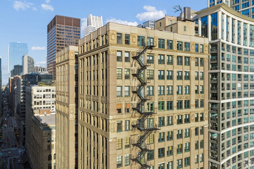 More Photos Of 111 N Wabash Ave, Chicago Office For Sale