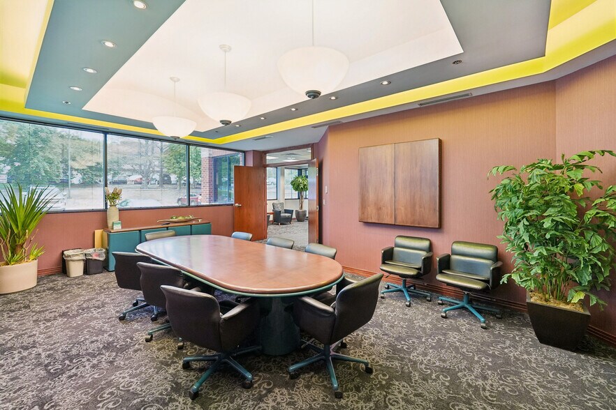 More Photos Of 1250 NW 142nd St, Clive Office For Lease