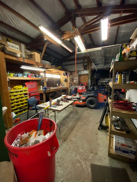 More Photos Of 1370 Smith St NE, Salem Service For Sale