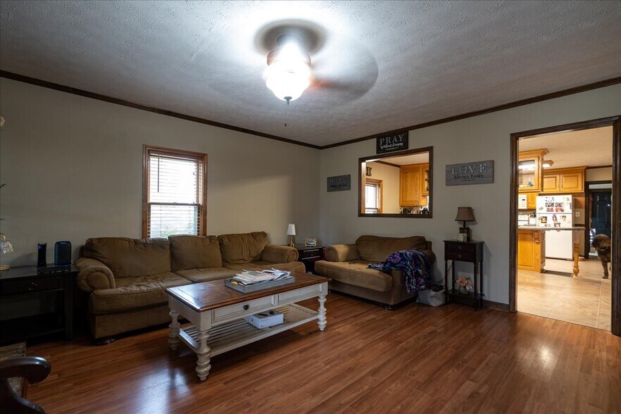 More Photos Of 317 General Daniel Ave N, Danielsville General Retail For Sale
