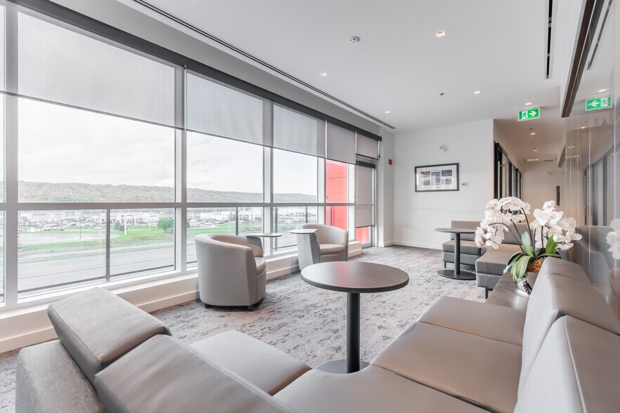 More Photos Of 13 Windward Dr, Grimsby Medical For Lease