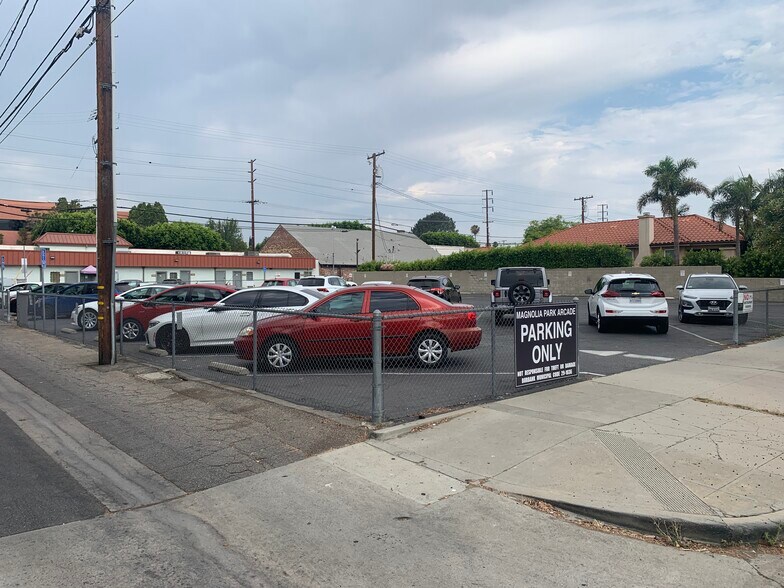 More Photos Of 3601-3609 1/2 W Magnolia Blvd, Burbank Storefront Retail Office For Lease