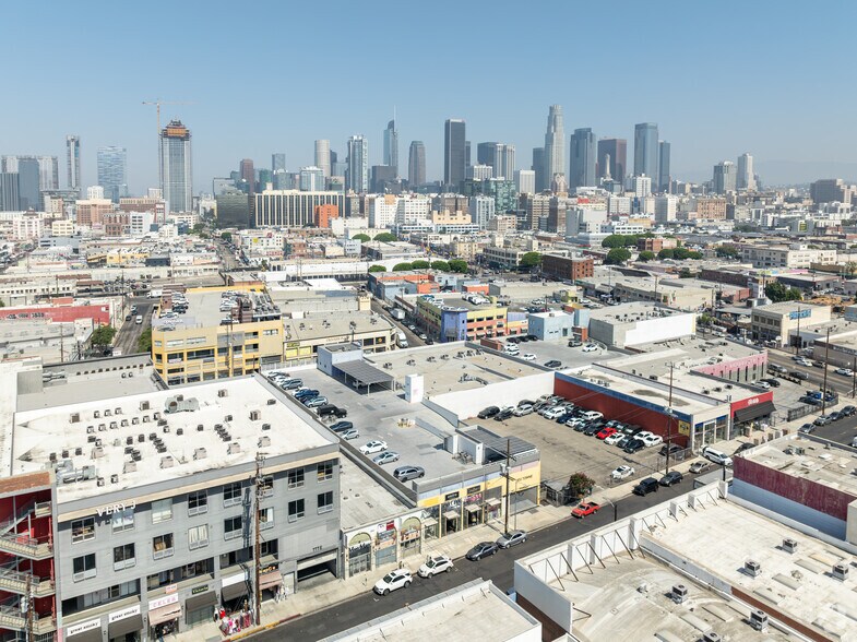 More Photos Of 948 Crocker St, Los Angeles Storefront Retail Office For Lease