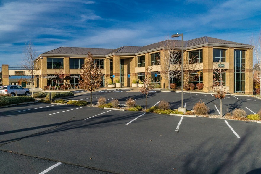 More Photos Of 233 SW Wilson Ave, Bend Office For Lease