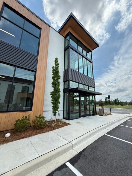 More Photos Of 415 Brighton Park Blvd, Summerville Office Residential For Lease