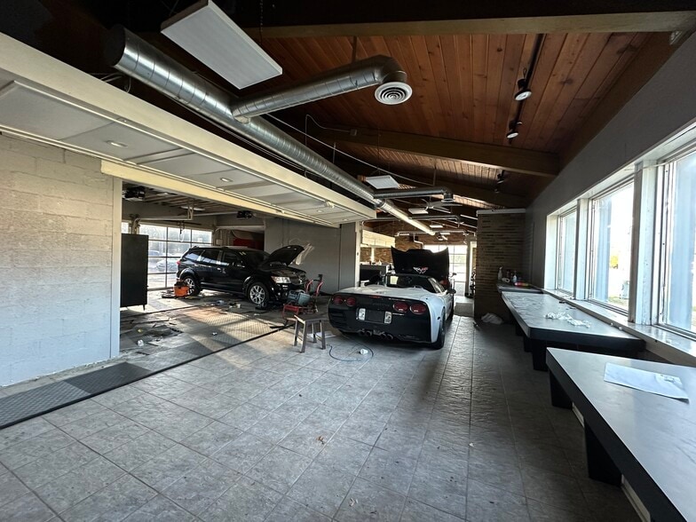 More Photos Of 28333 Grand River Ave, Farmington Hills Auto Dealership For Sale