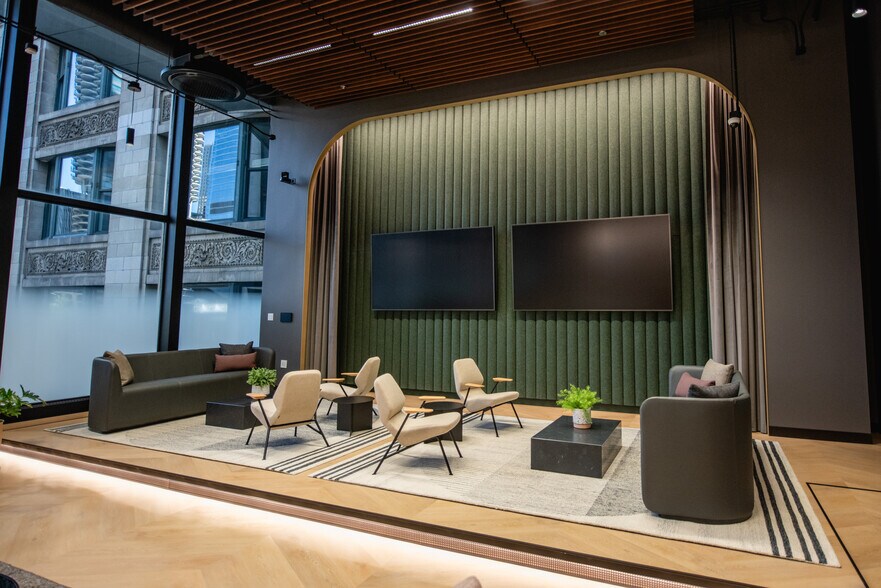 More Photos Of 1 E Wacker Dr, Chicago Office For Lease