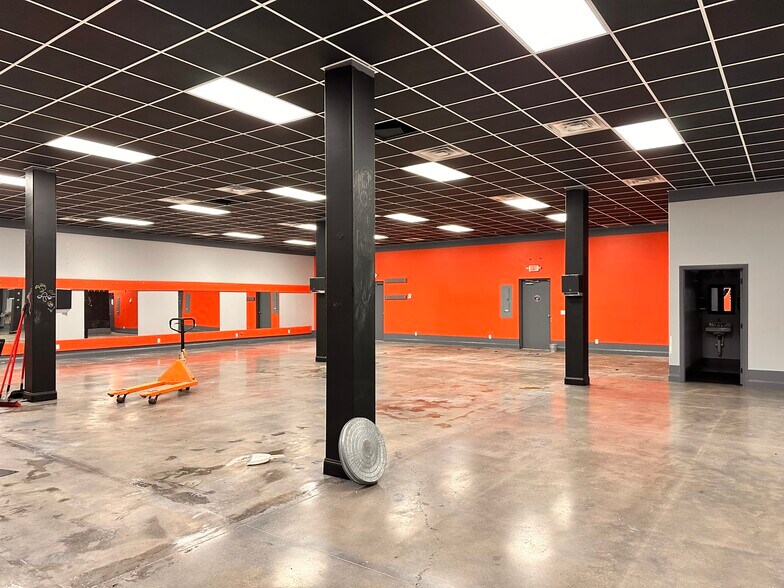 More Photos Of 2019 Fort Campbell Blvd, Clarksville Storefront Retail Office For Lease