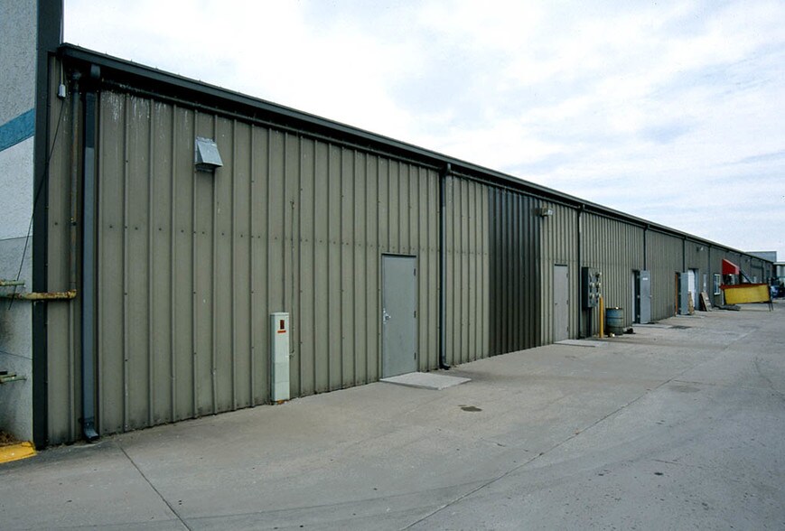 More Photos Of 17331 E 40 Hwy, Independence Light Distribution For Lease