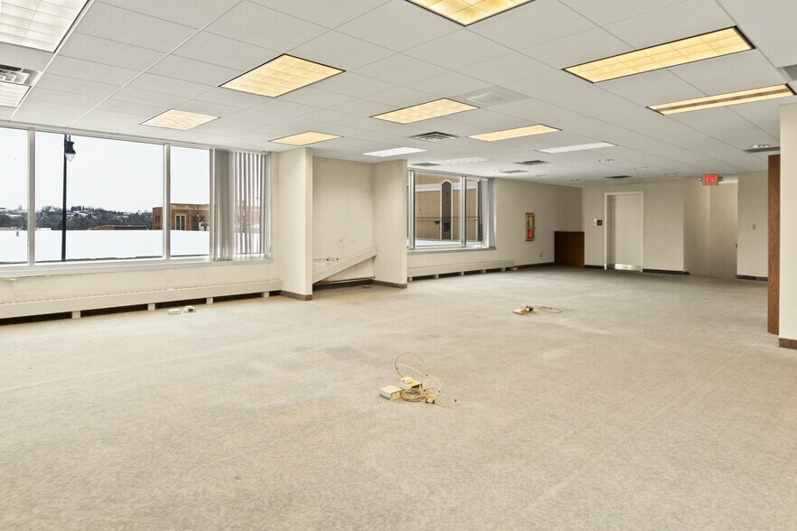 More Photos Of 17 1st Ave SW, Minot Bank For Sale