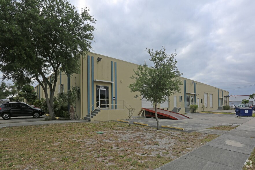 More Photos Of 4000-4010 N 28th Ter, Hollywood Warehouse For Lease