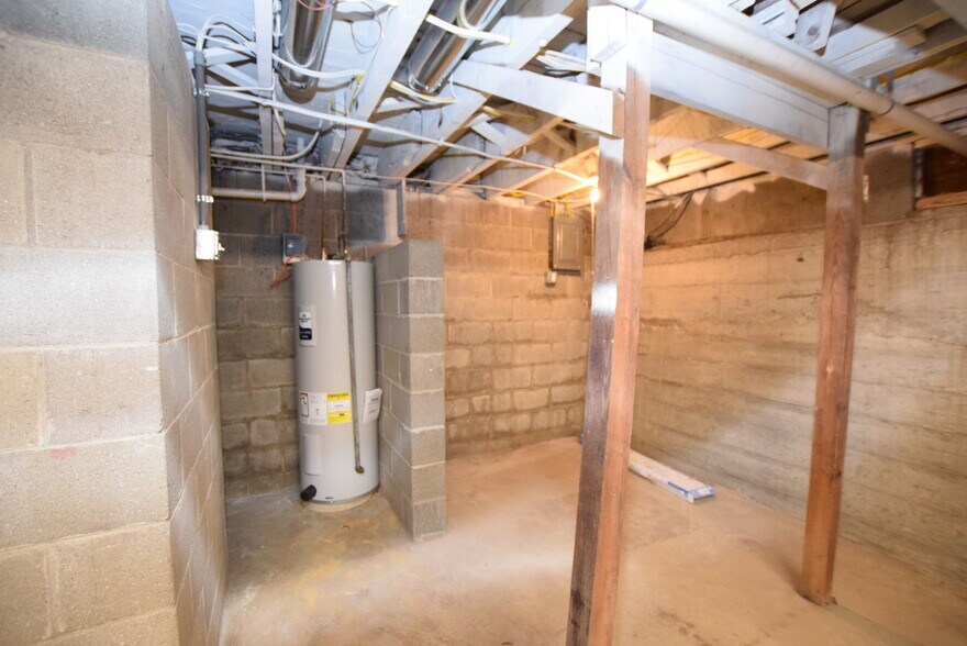 More Photos Of 604 E Main St, Saint Paris Office For Lease