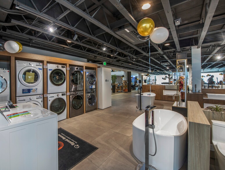 More Photos Of 2413 Pacific Coast Hwy, Lomita General Retail For Sale