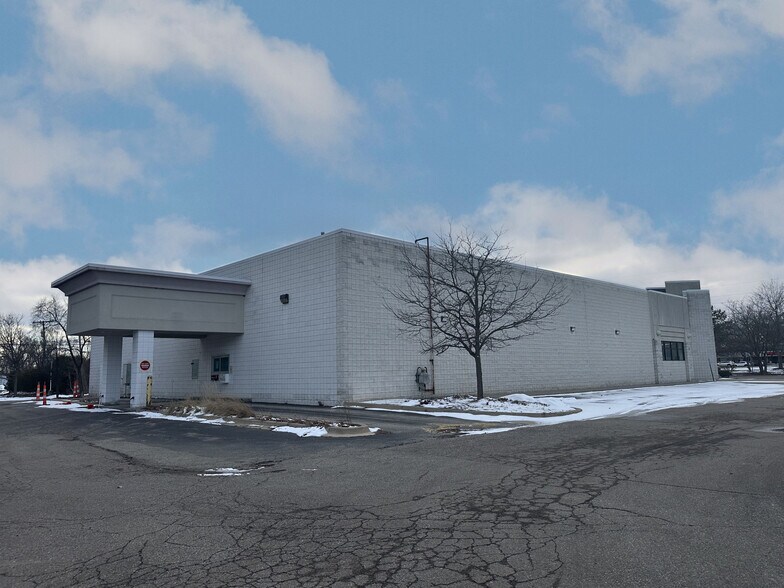 More Photos Of 3053 Union Lake Rd, Commerce Township Freestanding For Lease