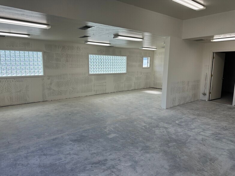 More Photos Of 206 Meyers St, Chico Showroom For Lease