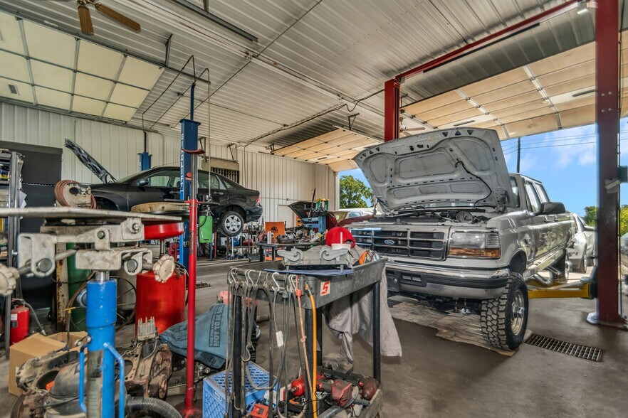 More Photos Of 300 Railroad Ave, Wheeler Auto Repair For Sale