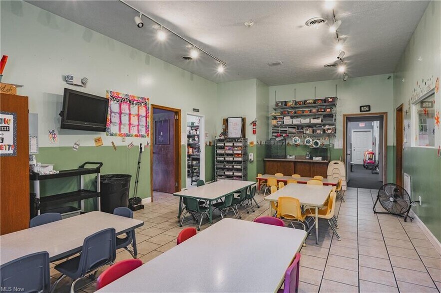 More Photos Of 1800 Grand Central Ave, Vienna Office For Sale