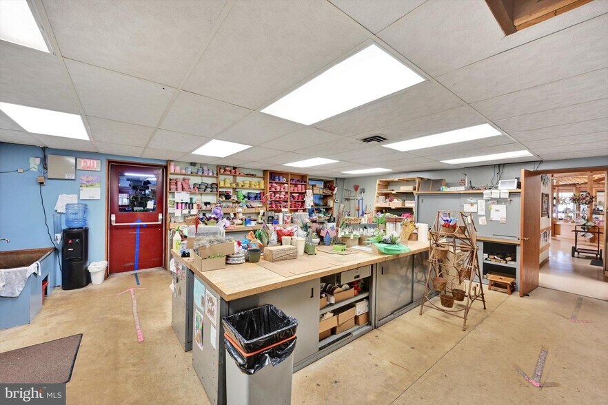 More Photos Of 501 W Washington Ave, Myerstown General Retail For Sale