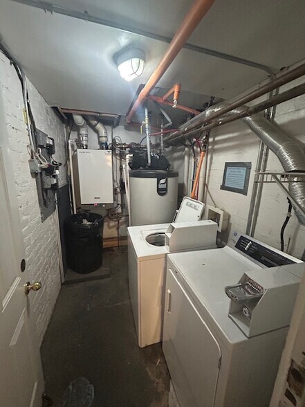 More Photos Of 89 Columbia St, Albany Apartments For Sale