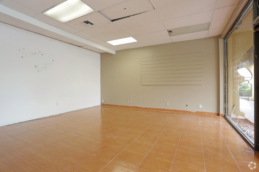 More Photos Of 3801 N University Dr, Sunrise Storefront Retail Office For Lease