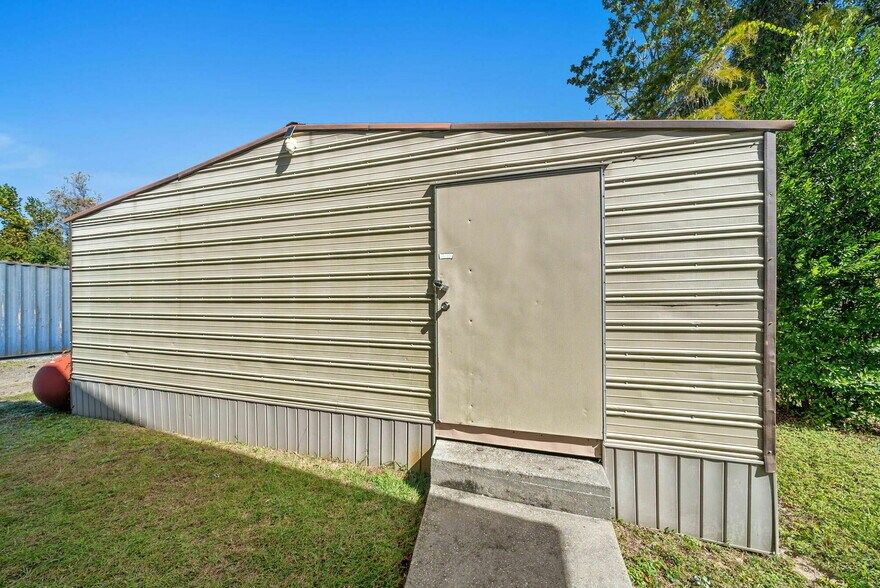 More Photos Of 726 Airport Rd, Panama City Loft Creative Space For Lease