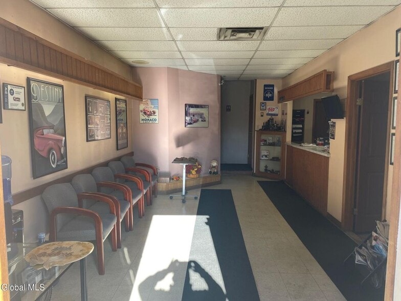 More Photos Of 152 Speigletown Rd, Troy Auto Repair For Sale