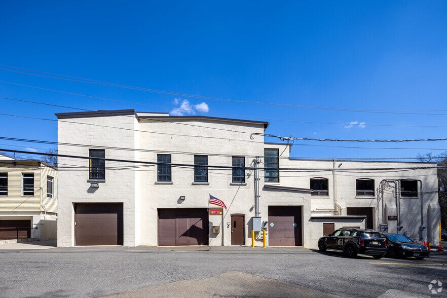 More Photos Of 1 Hollywood Ave, Ho-Ho-Kus Warehouse For Lease
