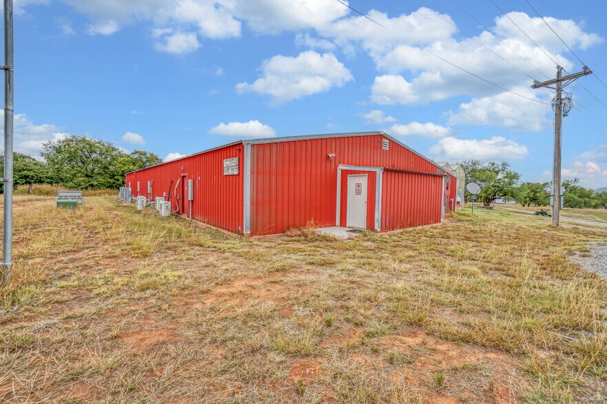 More Photos Of 42851 E County Road 1470, Lone Wolf Land For Sale