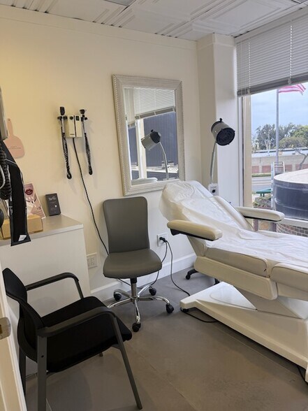 More Photos Of 200 Newport Center Dr, Newport Beach Medical For Lease