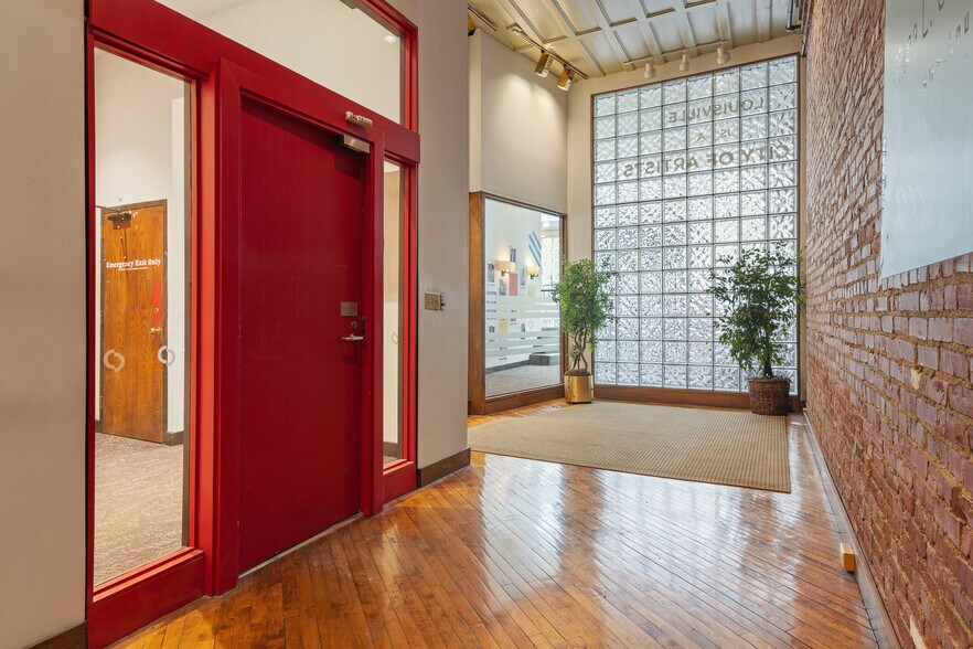More Photos Of 623 W Main St, Louisville Office For Sale