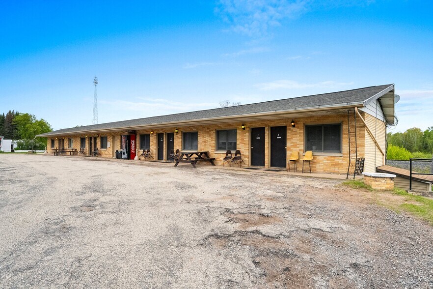 More Photos Of W11466 US Hwy 8, Dunbar Restaurant For Sale