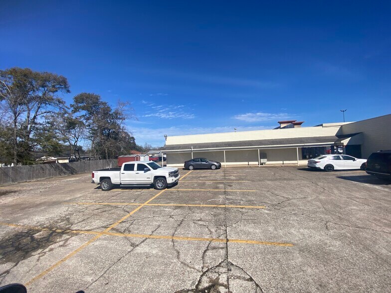 More Photos Of 3500-3536 FM 365, Nederland Unknown For Lease