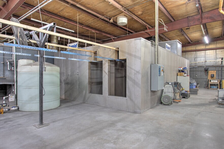 More Photos Of 106 Dunn Ave N, Hinckley Industrial For Lease