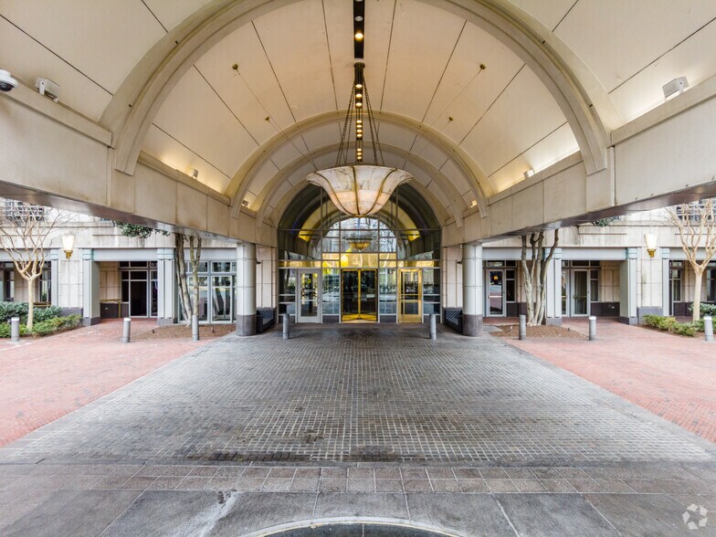 More Photos Of 1800 Presidents St, Reston Hotel For Lease