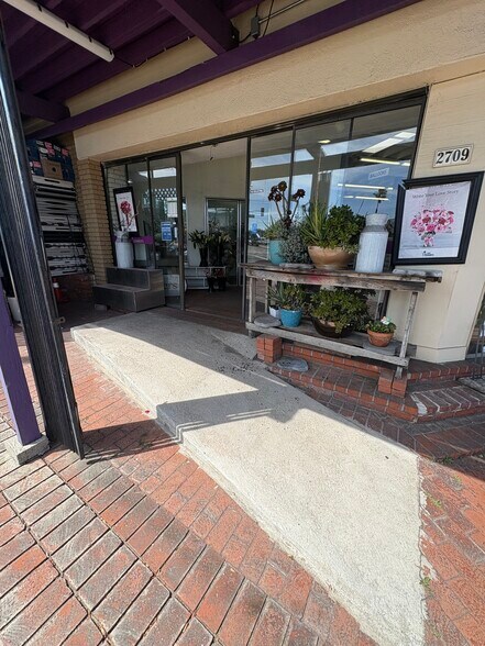 More Photos Of 2709 Artesia Blvd, Redondo Beach Storefront For Lease