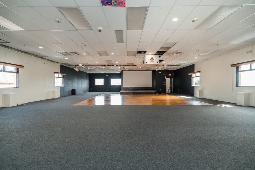 More Photos Of 21-23 Main St, Gloucester Movie Theatre For Lease