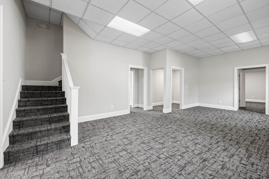 More Photos Of 504 W Broad St, Dunn Office For Sale