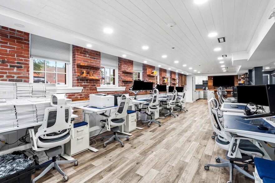 More Photos Of 19-23 Pleasant St, Newburyport Office For Sale