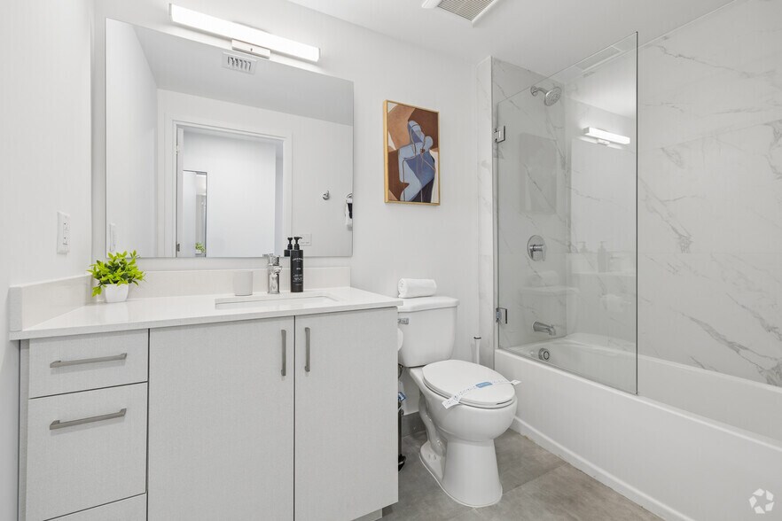 More Photos Of 1025 E 25th St, Hialeah Coworking Space