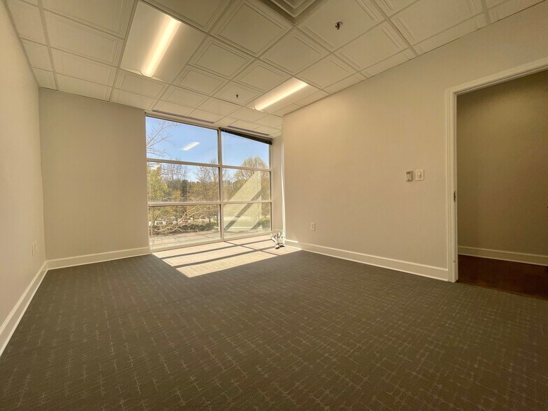 More Photos Of 3005 Royal Blvd S, Alpharetta Office For Lease
